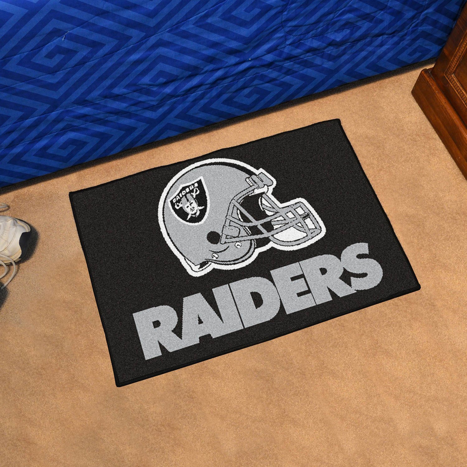 FanMats® 5937 - NFL Oakland Raiders 1.7' x 2.6' Rectangular Nylon ...