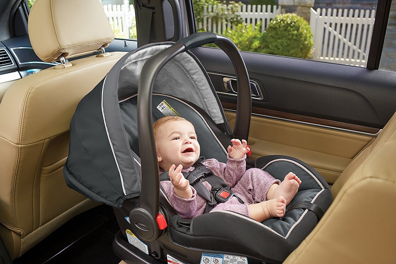 Грудные дети в машине. Автолюлька SNUGRIDE Graco. Детское автокресло для новорожденных. Автомобильная люлька для новорожденных. Детская люлька в машину.